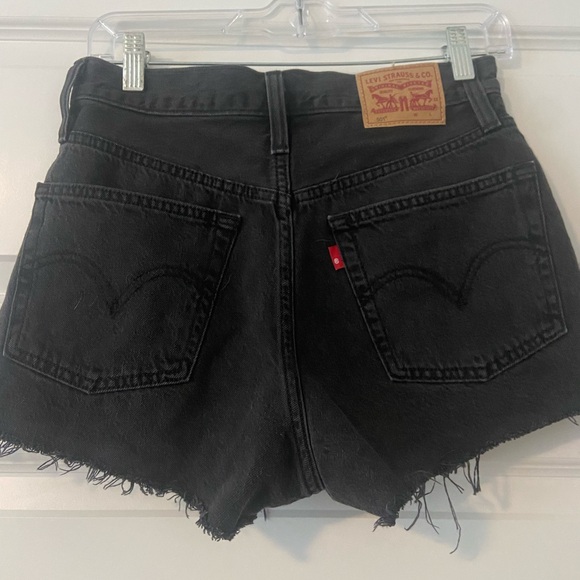 Levi’s 501 distressed black denim shorts - women’s size 25 NWOT - Picture 4 of 7